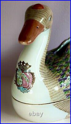 Rare Chinese Large Duck Taureen Handpainted Crafted Armorial Crest/Red Chop sign