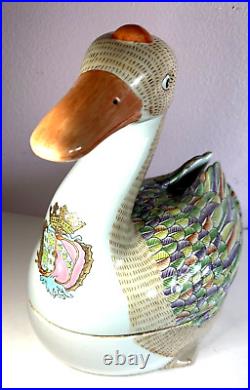 Rare Chinese Large Duck Taureen Handpainted Crafted Armorial Crest/Red Chop sign